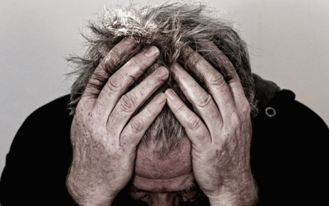 O que não devo dizer a uma pessoa com alzheimer?